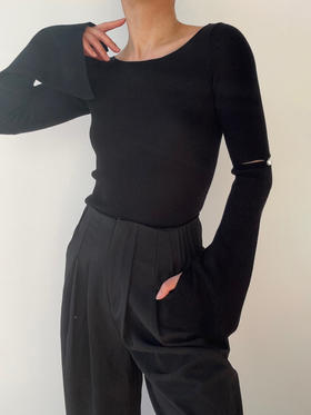 CINNAMON | 74910270 一字领喇叭袖珍珠毛衫 [黑色长袖针织]