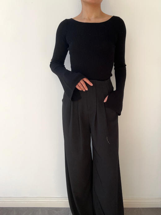 CINNAMON | 74910270 一字领喇叭袖珍珠毛衫 [黑色长袖针织] 商品图4