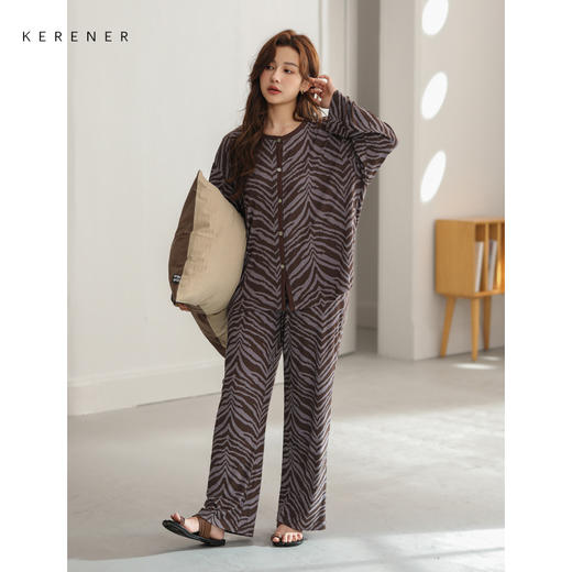 可人儿原创设计新款云柔棉女士睡衣春秋长袖时尚可外出家居服套装 商品图3