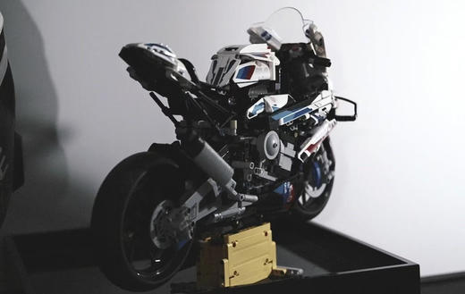 新年礼物，原单宝马摩托成人送礼收藏车模，大男孩心中的DreamCar！愿每个人都拥有一辆它
温馨提示：（积木产品拆开配件包不予退换，谢谢！） 商品图5