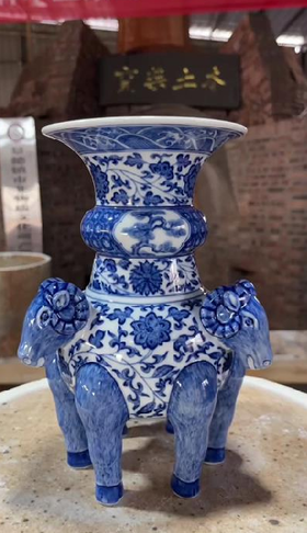 三阳开泰缠枝莲花觚尊