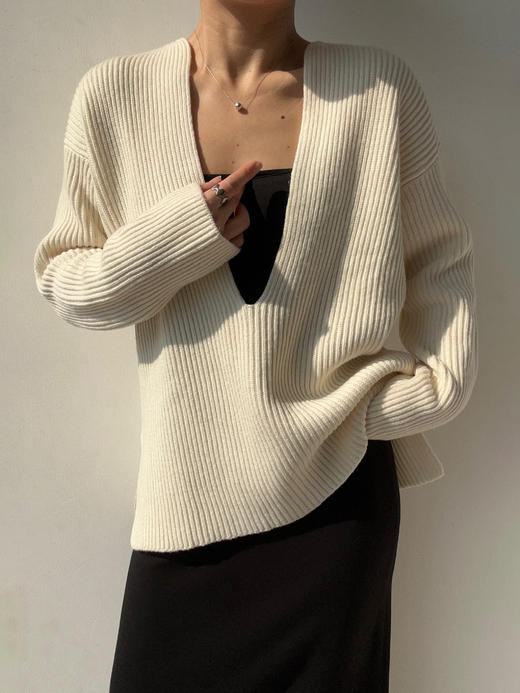 CINNAMON｜T54910051 深V套头毛衫+吊带 套装  [ 玉色 ] 不拆卖 商品图1