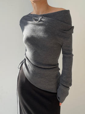 CINNAMON｜54910021 露肩解构针织上衣 [ 烟墨灰 ]
