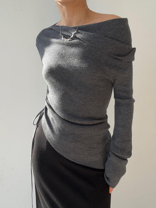 CINNAMON｜54910021 露肩解构针织上衣 [ 烟墨灰 ] 商品图0
