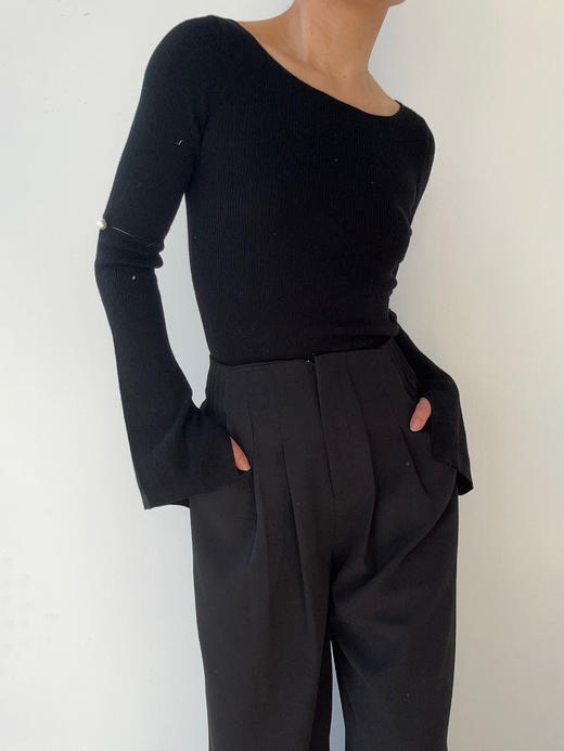 CINNAMON | 74910270 一字领喇叭袖珍珠毛衫 [黑色长袖针织] 商品图3