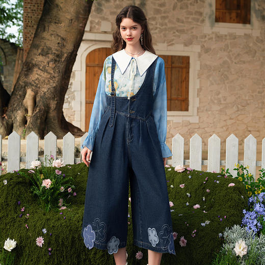 两三事蓝韵花境2025春季新款甜美贴布绣花不对称背带牛仔裤女宽松 商品图3