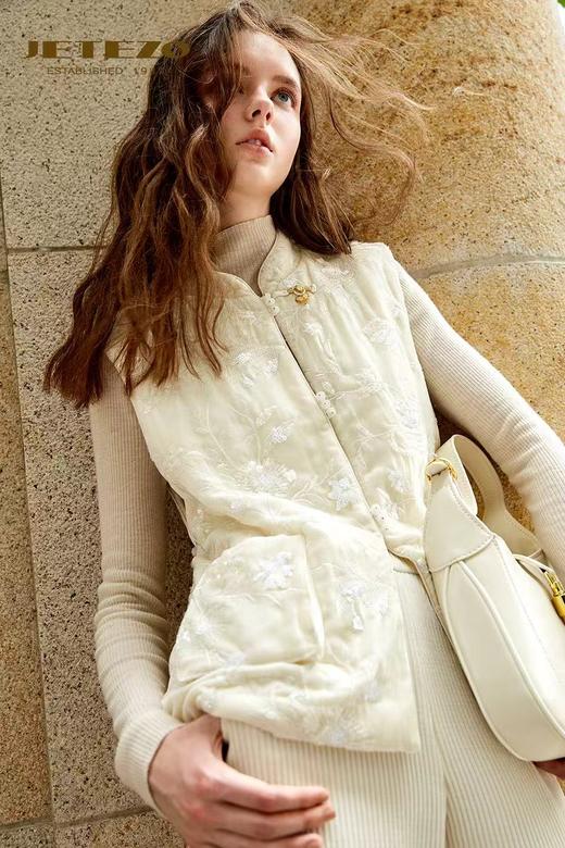  裘堤婼JETEZO新中式刺绣提花马甲BD15109Y1 商品图1