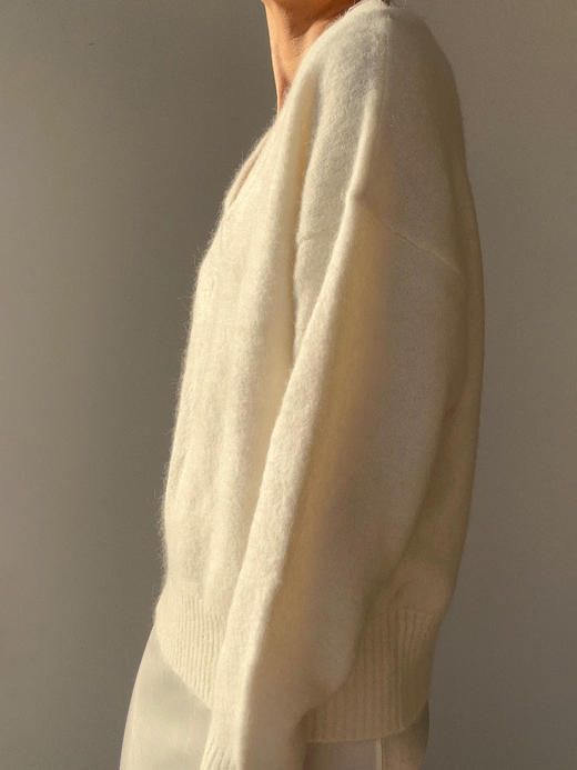 CINNAMON｜44910020 V领串珠套头毛衫  [ 月白 ] 商品图2