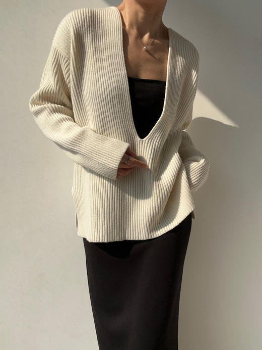 CINNAMON｜T54910051 深V套头毛衫+吊带 套装  [ 玉色 ] 不拆卖 商品图9