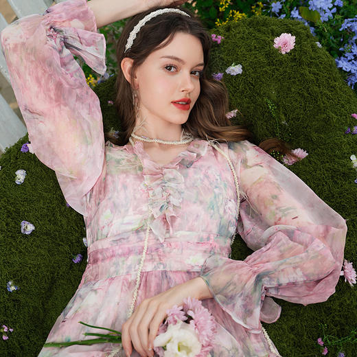 两三事 樱色之恋 2025春季新款荷叶边拼接印花雪纺连衣裙飘逸长裙 商品图3