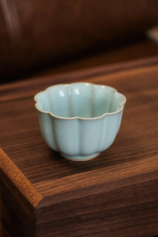 汝瓷 玛瑙天青釉 开片茶具菊花杯新品 釉色素雅高洁 净淡雅 菊花设计线条美 幽若芳菲 丰韵有致 商品图0