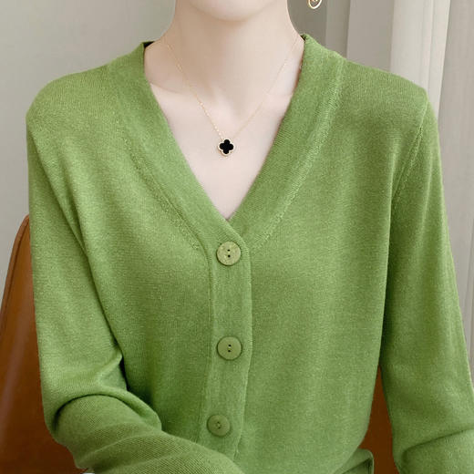 针织衫女金银丝工艺开衫新款秋季薄款春秋外搭长袖上衣v领毛衣外套SZ2702 商品图0