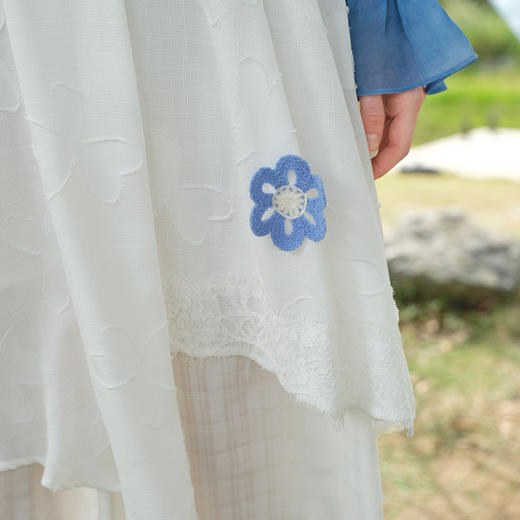 两三事 白昼惜花 2025春季新款小清新立体花朵不规则高腰阔腿裤女 商品图3