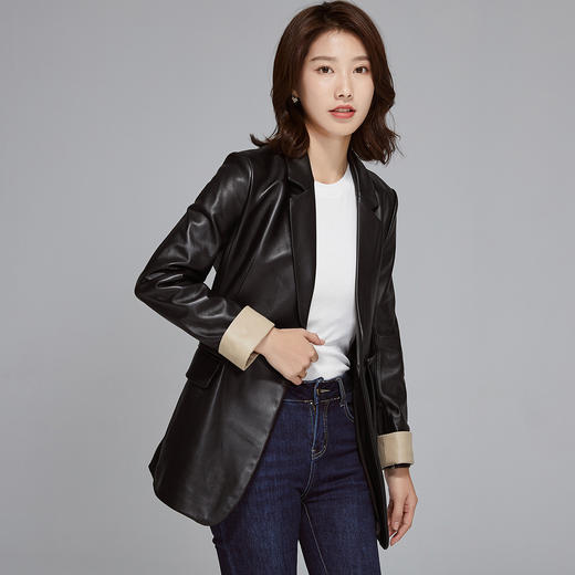 ZZ804800103 一米阳光Ameter sunlight时尚新款撞色西装领真皮皮衣三十中长款腰带显瘦绵羊皮皮草外套女 商品图3