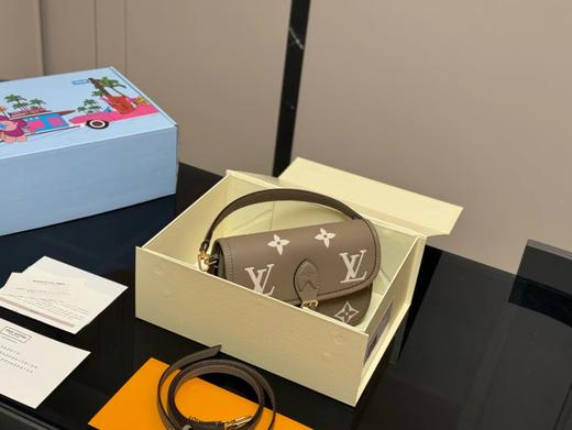 D012130手提斜挎Diane大象灰法棍迷你包 商品图8