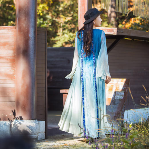 【林栖设计小店】月华真丝罗马面裙连衣裙渐变多色复古绣花修身2025春季新品长裙女1951156 商品图1