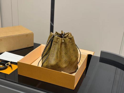 D012134一只看似中古中矩却又有点标新立异的包水桶包 商品图8