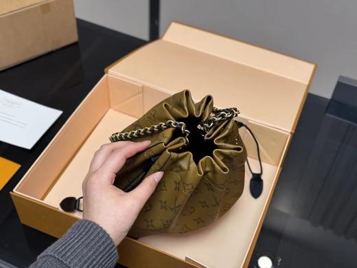 D012134一只看似中古中矩却又有点标新立异的包水桶包 商品图14