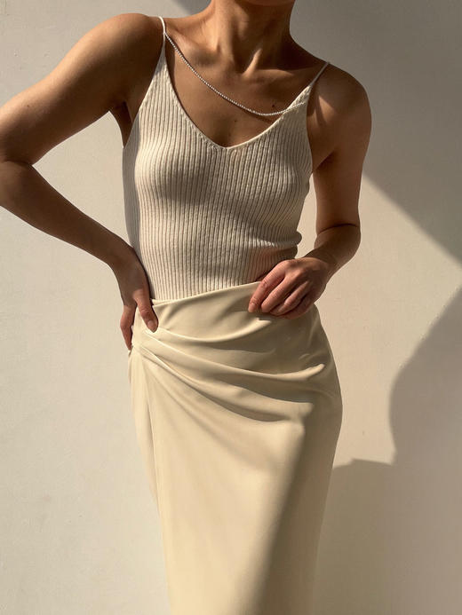 CINNAMON｜T54910051 深V套头毛衫+吊带 套装  [ 玉色 ] 不拆卖 商品图12