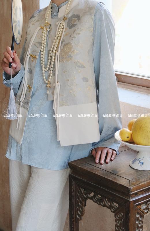 【门店同款】ENJOY春季云敛-春光推盏刺绣流苏盘扣马夹 160946760 商品图10