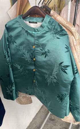 盛唐牡丹| 瀑布蓝竹叶纹漳缎外套