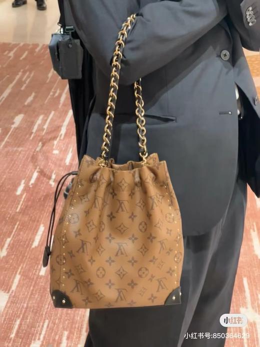 D012134一只看似中古中矩却又有点标新立异的包水桶包 商品图1