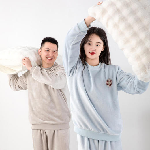 多喜爱 牛奶绒家居服圆领款（兰/灰） 商品图2
