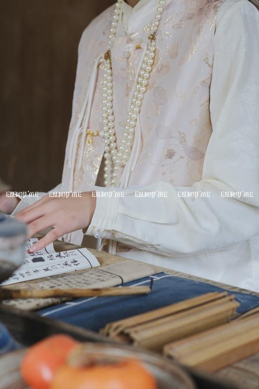 【门店同款】ENJOY春季云敛-春光推盏刺绣流苏盘扣马夹 160946760 商品图7