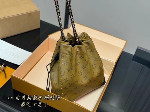 D012134一只看似中古中矩却又有点标新立异的包水桶包 商品图9