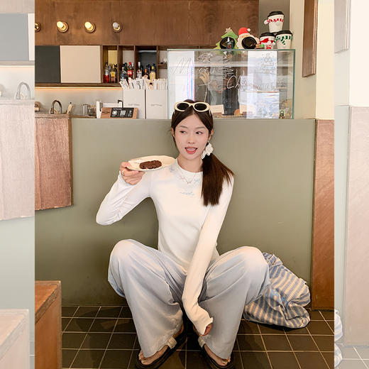 <曾小咸推荐> 蝴蝶结绣花T恤 日常119.99/件 立减60 秒杀59.99/件！！ 商品图4