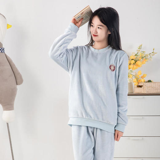 多喜爱 牛奶绒家居服圆领款（兰/灰） 商品图5