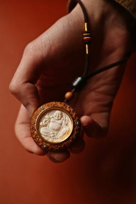 弥勒·老山檀香运转乾坤