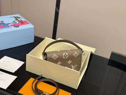 D012130手提斜挎Diane大象灰法棍迷你包 商品图14