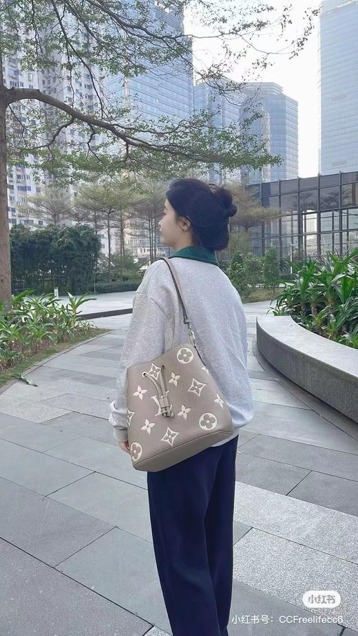 D012131斜挎单肩更舒服质感软手提百搭水桶包 商品图5