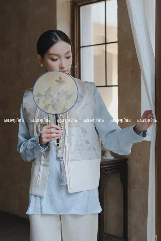 【门店同款】ENJOY春季云敛-春光推盏刺绣流苏盘扣马夹 160946760 商品图9