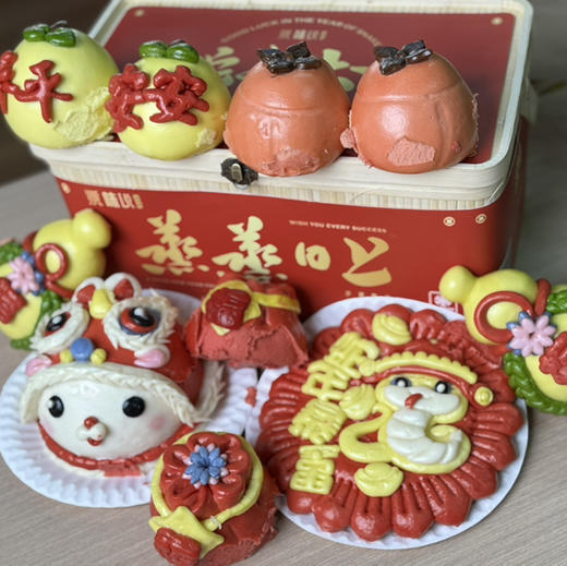 新年团圆花馍礼盒💝‼️
逢年过节必不可少的天然无色素礼品！
造型各异，色彩鲜艳！
每一件都像一件精美的艺术品！
年年有余，平平安安寓意极好[烟花][烟花][烟花] 商品图0