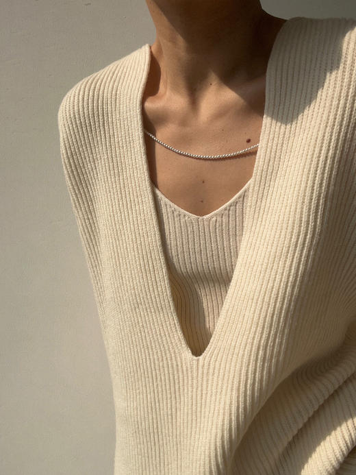 CINNAMON｜T54910051 深V套头毛衫+吊带 套装  [ 玉色 ] 不拆卖 商品图7