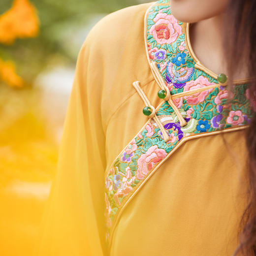 【林栖设计小店】【现货】新中式氅衣绣花真丝衫配背心2025春季新品优雅盘扣两件套装女1951129 商品图3