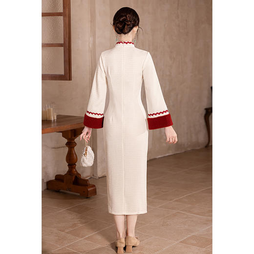 LSB3232 复古白色旗袍年轻款2024新款改良新中式素雅减龄加绒冬季修身长袖 商品图4