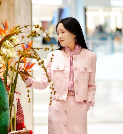 裘堤婼JETEZO粉色蕾丝花底摆香风外套BD10007D1 商品图1