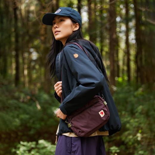 北极狐 女士户外防风外套 2025轻量连帽防泼水运动夹克082512108 商品图1