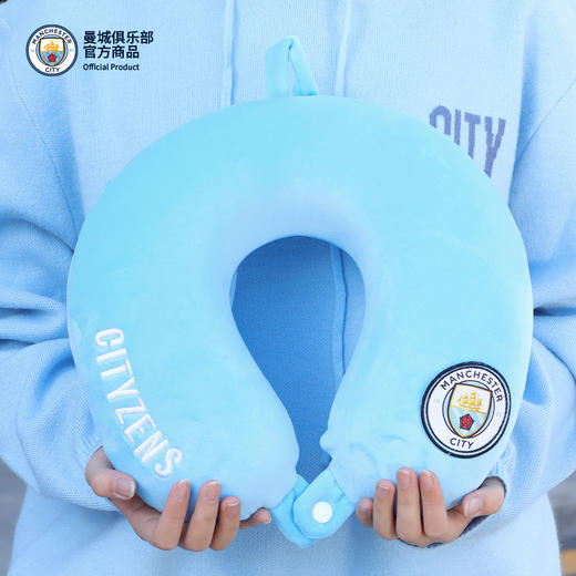 【官方正版】曼城俱乐部 | 队徽款天蓝U型枕旅行颈枕长途靠枕 商品图3