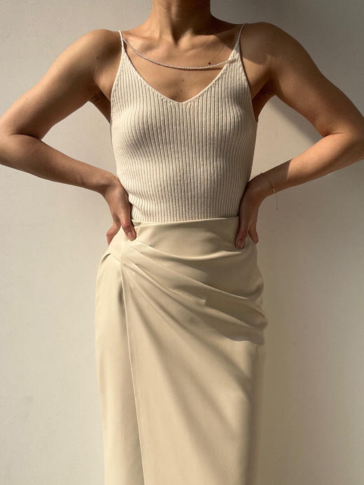 CINNAMON｜T54910051 深V套头毛衫+吊带 套装  [ 玉色 ] 不拆卖 商品图11