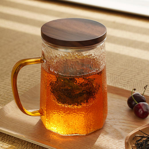 雅集玻璃杯锤纹筑茗杯550ml（琥珀把木盖款） 商品图1
