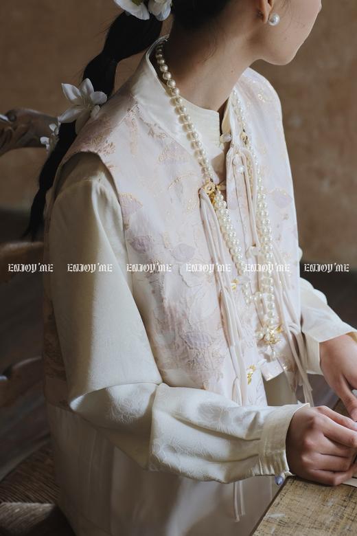 【门店同款】ENJOY春季云敛-春光推盏刺绣流苏盘扣马夹 160946760 商品图6