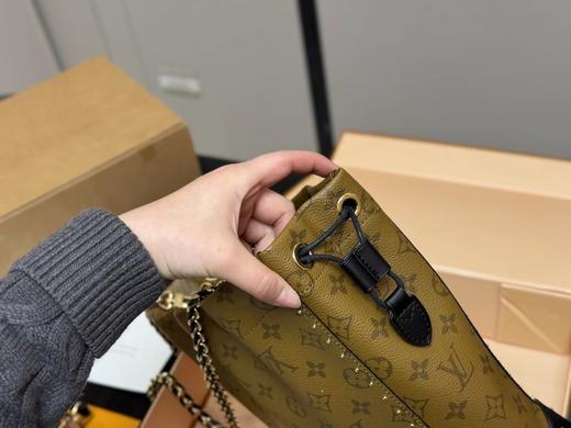 D012134一只看似中古中矩却又有点标新立异的包水桶包 商品图11