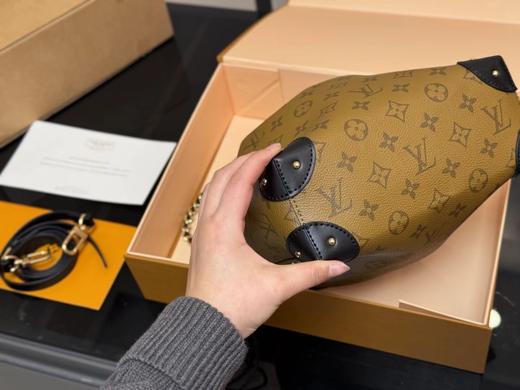 D012134一只看似中古中矩却又有点标新立异的包水桶包 商品图10