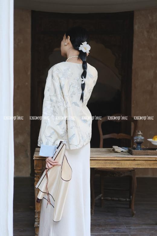 【门店同款】ENJOY春季云敛-春光推盏刺绣花中式外套 160946727 商品图2
