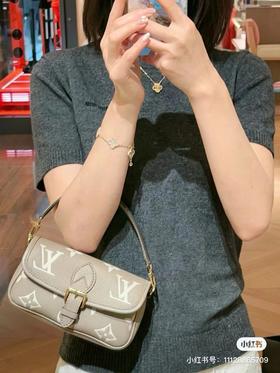 D012130手提斜挎Diane大象灰法棍迷你包