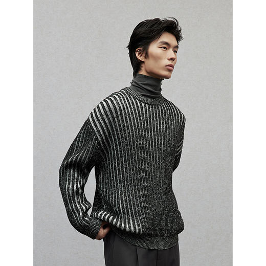 GXG男装 黑白坑条提花毛衣宽松针织衫通勤时尚线衫 2024冬季热卖 商品图4